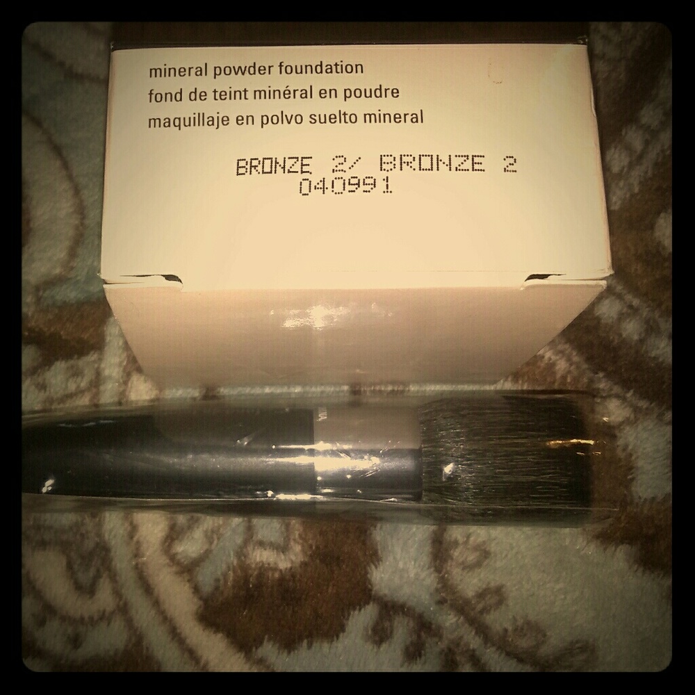 Mary KAY mineral powder foundation w/brush